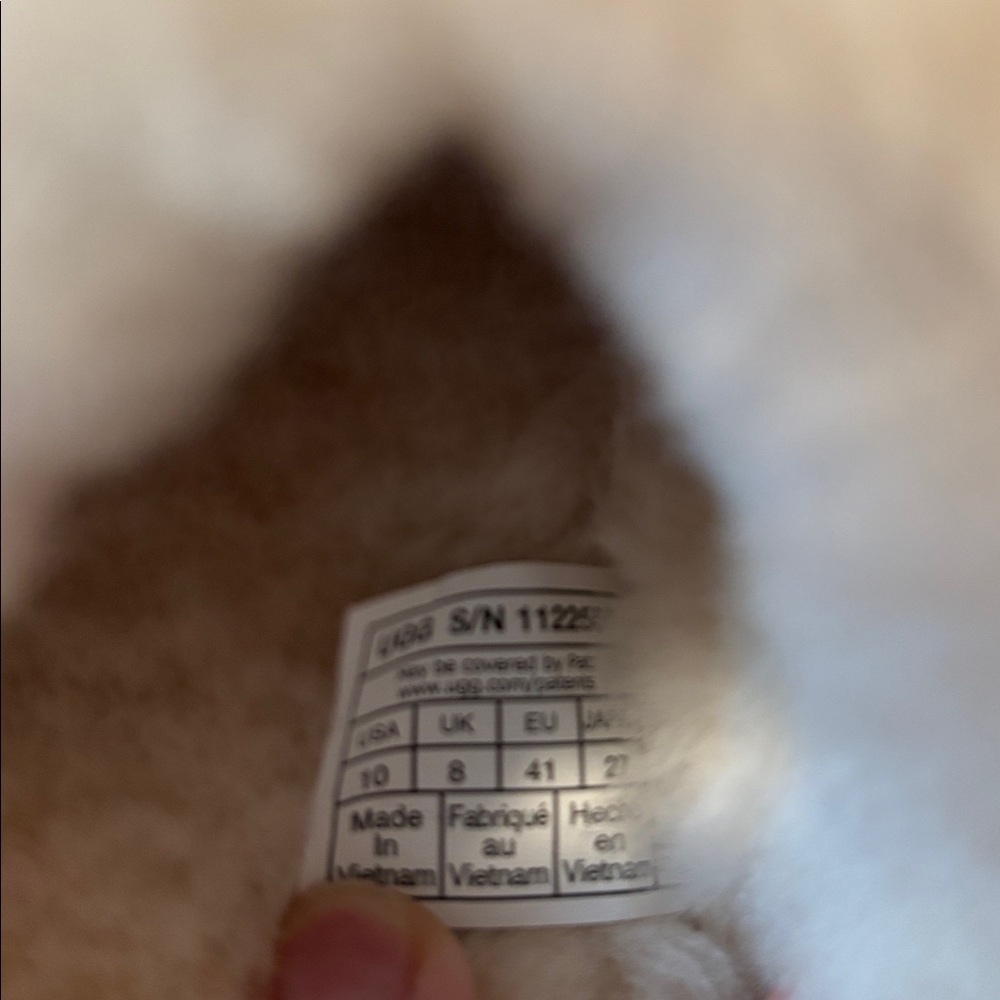 Brand New! UGG Brown and Cream Slippers - Picture 5 of 6